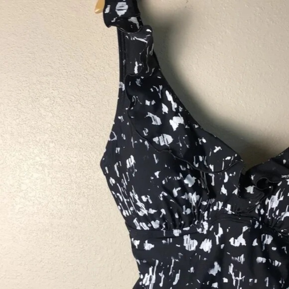 DKNY Women Large Black White Ruffle Neck One Piece‎ Swimsuit Abstract Dot New - Picture 6 of 16